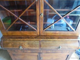 Starožitný nábytek šikovných rozměrů. - 3