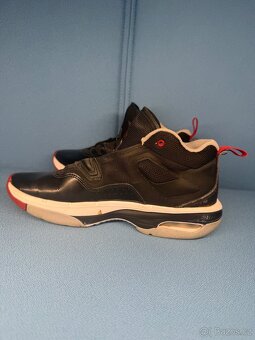Jordan Loyal 3 - 3