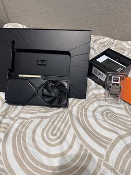 RTX 4070 Super Founders Edition - 3