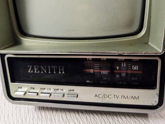 Retro přenosný televizor Zenith - 3