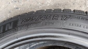 2ks celorocni pneu Michelin 205/45-17 vzorek okolo 5,5mm - 3