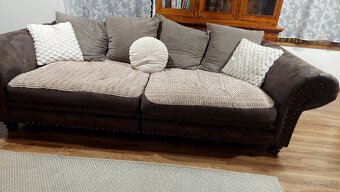 Velká pohovka v chesterfield stylu - 3