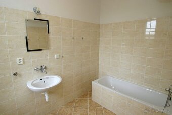 Pronajmu zařízený pokoj 25 m2 s balkónem - SPOLUBYDLENÍ - 3