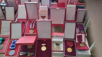 Prodám medaile, vyznamenání a plakety od roku 1945 - 3