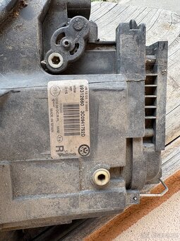 Passat B6 pravý xenon - světlo 3C0941752D - 3