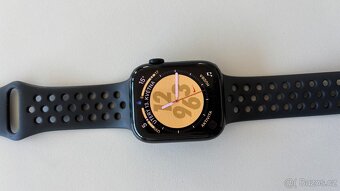 Apple Watch 7, Nike, 45mm, černé, GPS - 3
