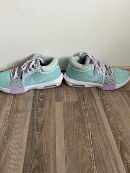 Nike LeBron witness 8 - 3