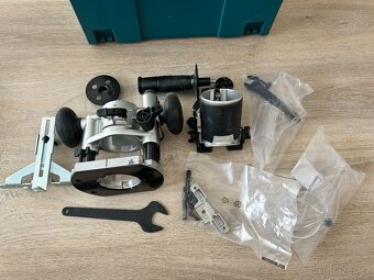 Makita frézka RT0700CX2J - Jako nová - 3
