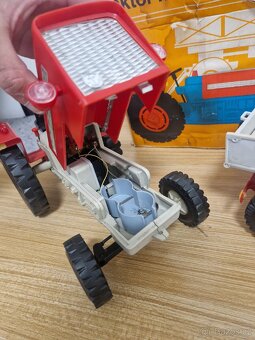Stará hračka traktor Piko Anker, funkční - 3