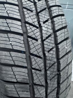 185/60R15 zimní pneu Škoda Fabia.. Barum Polaris 5 - 3