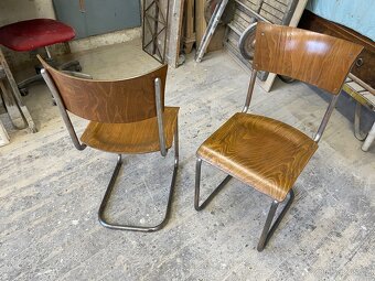 Pár chromovaných funkcionalistických židlí - 3