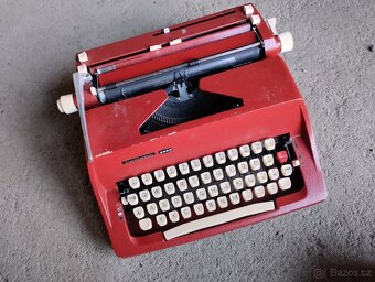 Kufříkový psací stroj Consul 2223 - 3