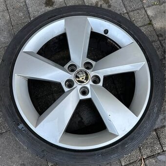 Kola ze Škoda Rapid 17' - 3