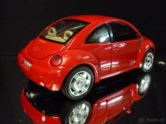 Volkswagen New Beetle VW Bburago 1/18 - 3