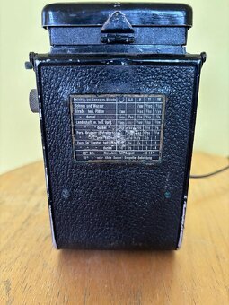 starý fotoaparát zn. Rolleiflex - 3