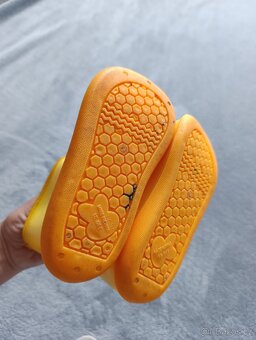 Žluté dětské holinky /gumáky 15cm/vel.23 - 3