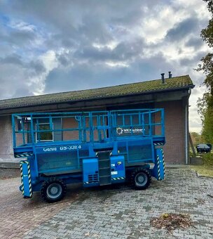 TERÉNNÍ NŮŽKOVÁ PLOŠINA GENIE GS 3384 RT - 3