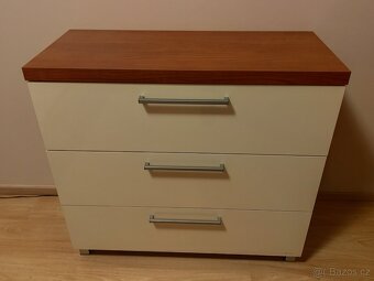 Moderní ložnice v lesku a dřevu - 3