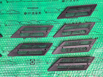 větrací mřížka zadního sloupku levá + pravá Škoda 120 113762 - 3