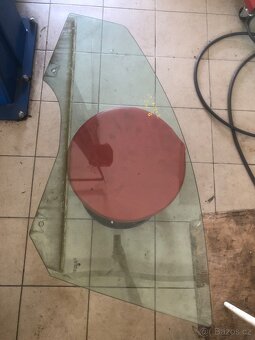 Sklo řidičovy dveře Škoda Superb 2 - 3