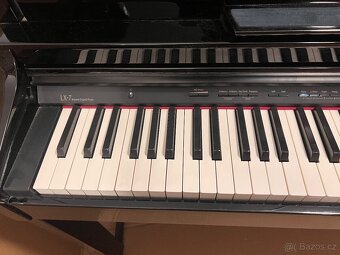 Digitální piano Roland LX7 s židlí a sluchátky - 3