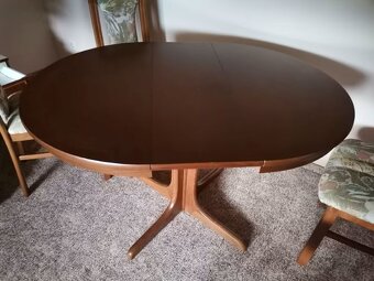 Stůl kulatý jídelní, rozkládací a 4 židle - 3