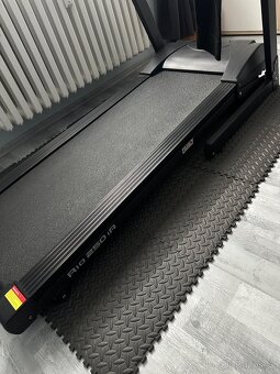 Běžecký pás VIFITO RIo 250 IR - 3