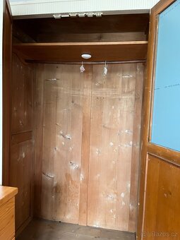 Třídveřová šatní skříň - antik - 3