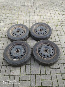 Zimní pneu 185/60 r15 na plechových discích - 3
