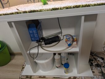 Prodej akvária + skříň - 3