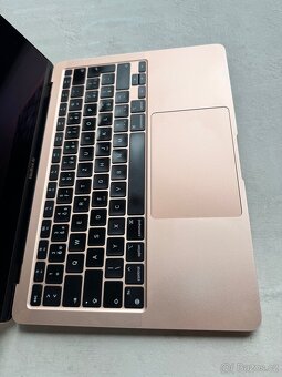MacBook Air M1 (2020) – 512 GB SSD, 8 GB RAM, růžově zlatý - 3