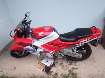 Honda CBR 600 f, PC 25 - 3