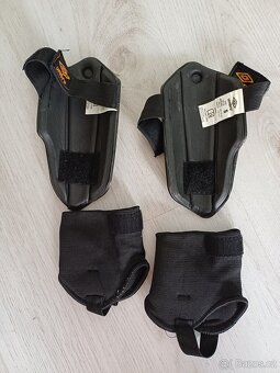 Fotbalové chrániče holení a kotníků UMBRO vel S - 3