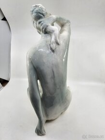 Stará porcelanova Socha akt kokrda jihokera - 3