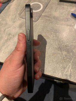 Apple iPhone 16e 128GB - 3