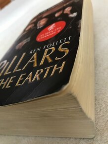 The Pillars of the Earth Ken Follett - 3