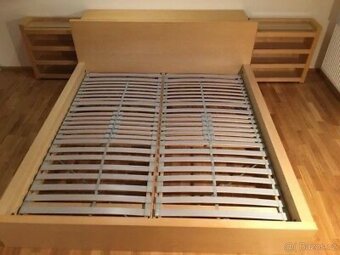 IKEA MALM postel + čelo+ 2 noční stolky - 3