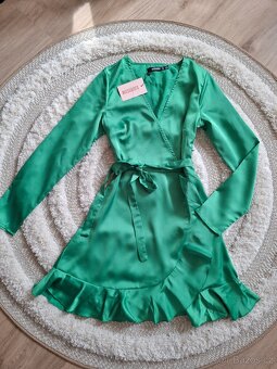 Zelenkavé šaty Missguided - 3