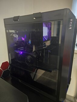 ASUS ROG Strix Helios - 3