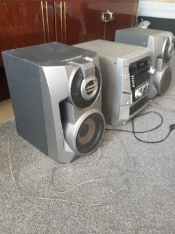 HIFI VĚŽ S REPRODUKTORY ZN. SONY 220 V. - 3