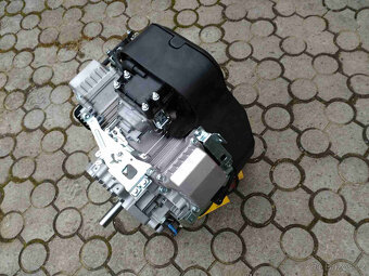 Silný dvouválcový motor pro zahradní traktory22 HP - nový - 3