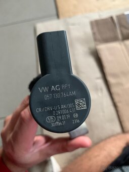 Nová vstřikovací lišta 059130089CS a palivový regulátor - 3