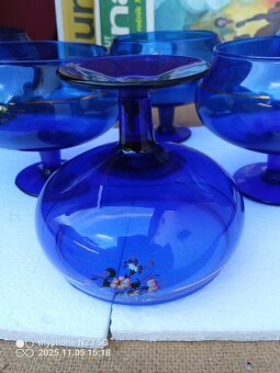 Staré barevné sklo poháry,figury - 3