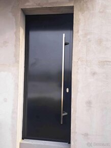 Vchodové hliníkové dveře Reál 9005 - 3