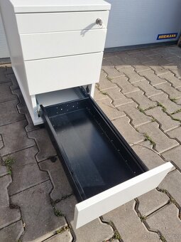 Zamykatelný kancelářský kontejner - 3