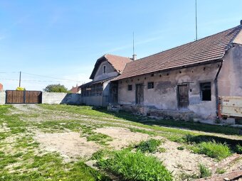 Nabízíme zemědělskou usedlost s 2 RD - 3