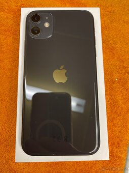 Apple iPhone 11 - 64GB v top stavu - 3
