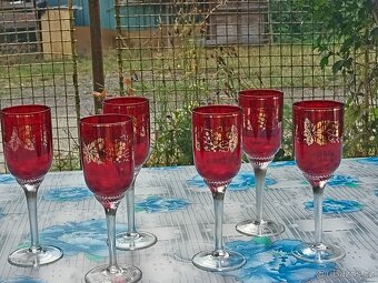 prodám červené broušené skleničky s vínem - 3