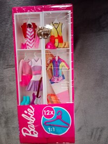 Barbie šatní skříň - 3