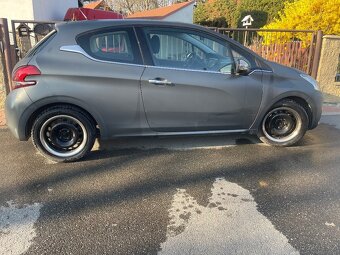 Peugeot 208 1,2.61kw. Rok výroby 2016Najeto 73800km - 3